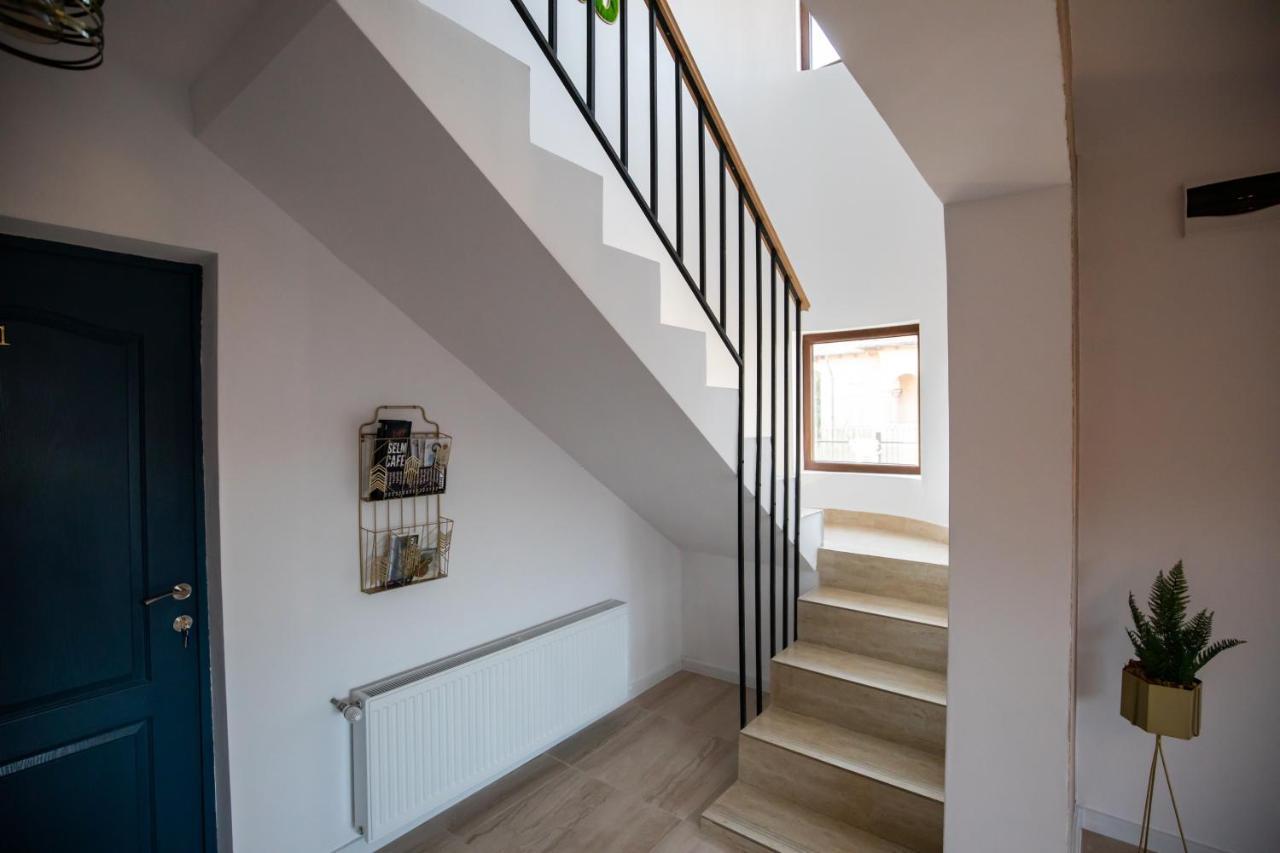 Dania&Petru Residence Тыргу-Окна Экстерьер фото